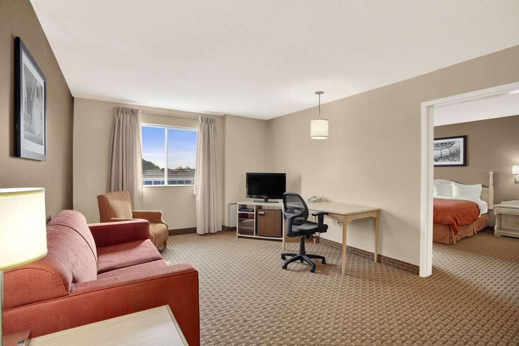 Travelodge Suites By Wyndham Saint John Room photo