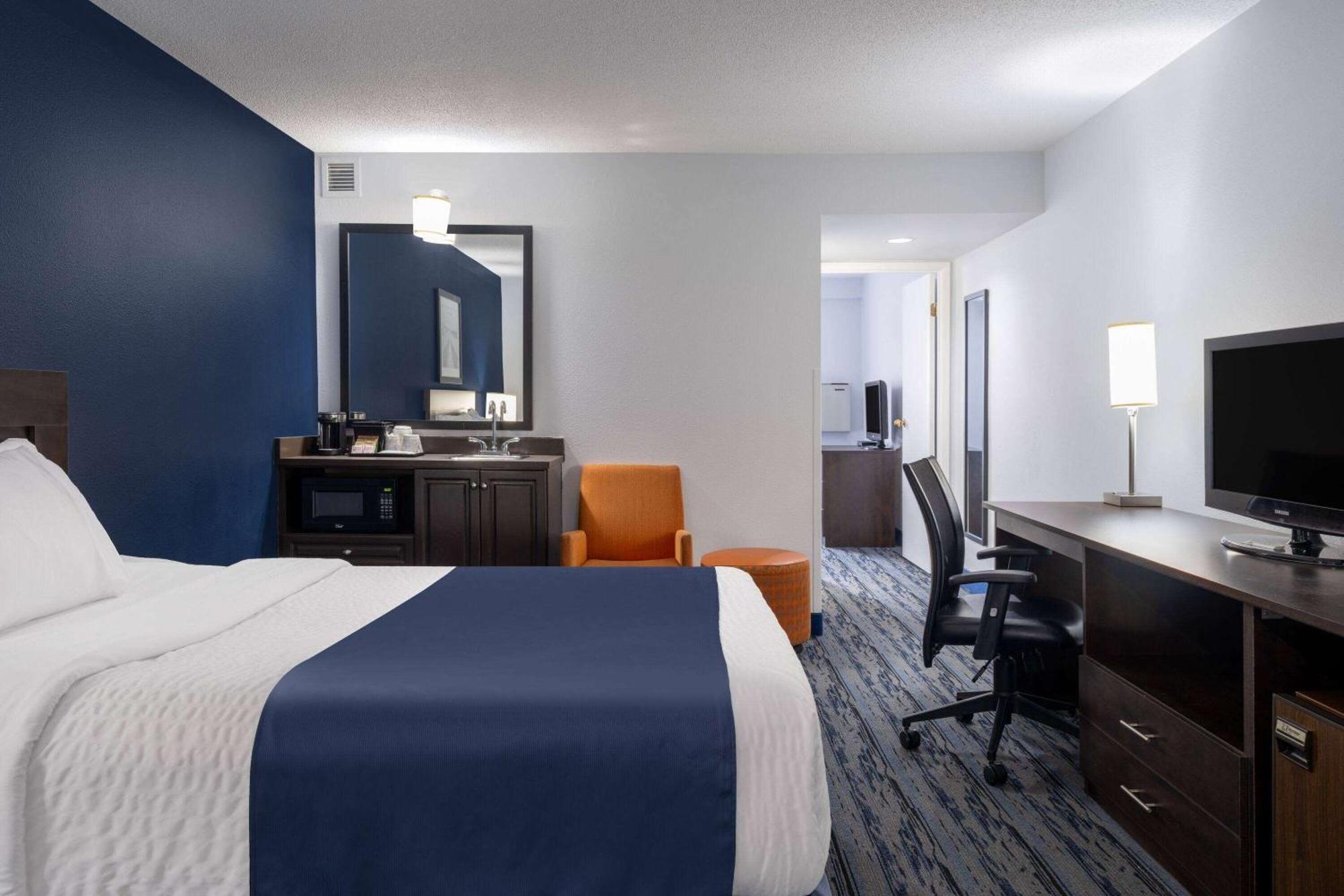 Travelodge Suites By Wyndham Saint John Exterior photo