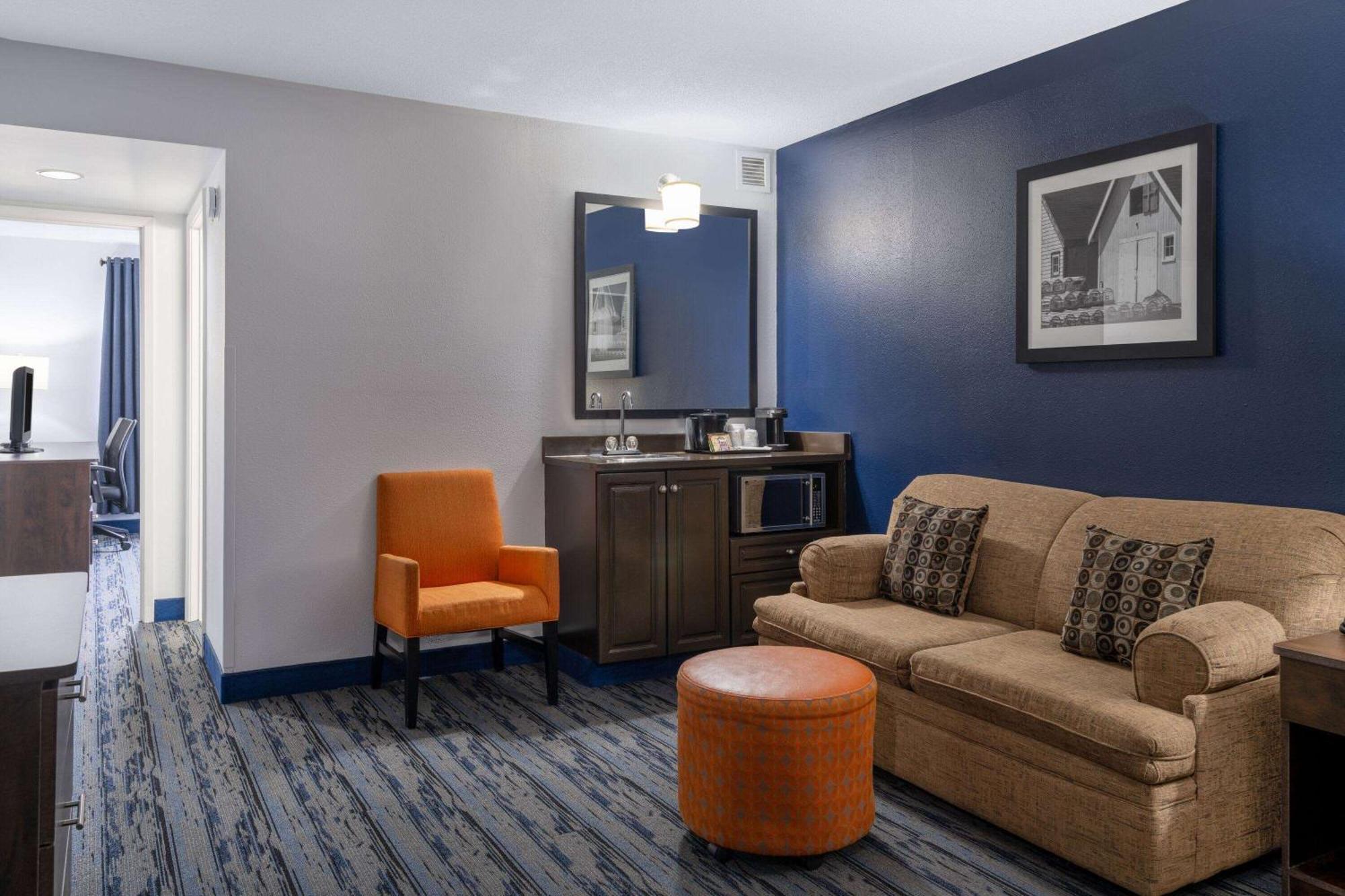 Travelodge Suites By Wyndham Saint John Exterior photo