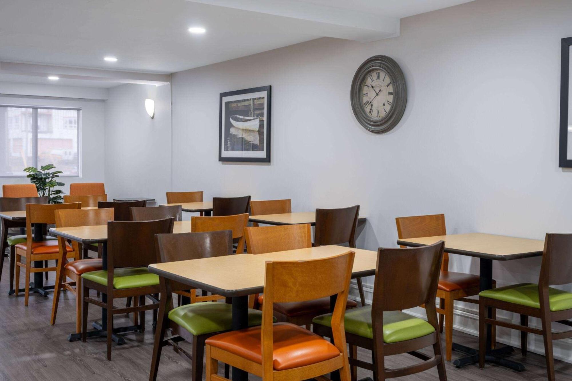 Travelodge Suites By Wyndham Saint John Exterior photo
